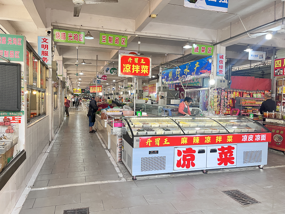 一个干净整洁农贸市场.png