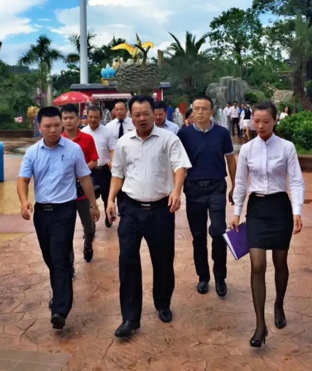 昨日,源城区委常委,常务副区长钟志坚率队到客天下水晶温泉度假区