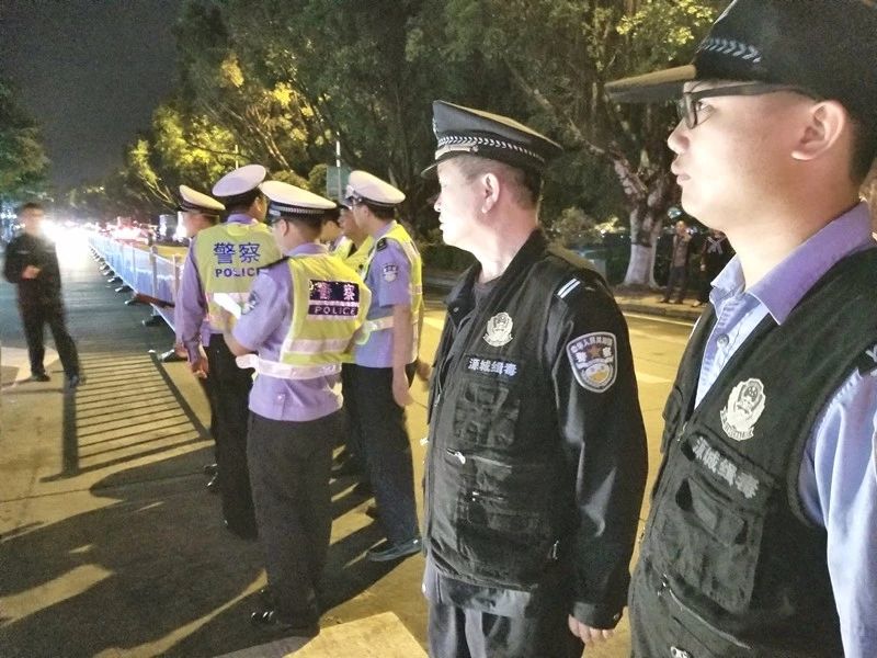 源城公安交警联手查毒驾